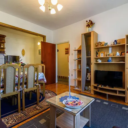 Apartment Vv