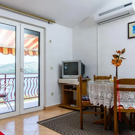 Apartment Vv Seget Vranjica